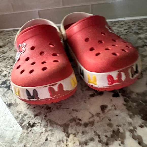 Minnie Mouse crocs - Picture 3 of 5